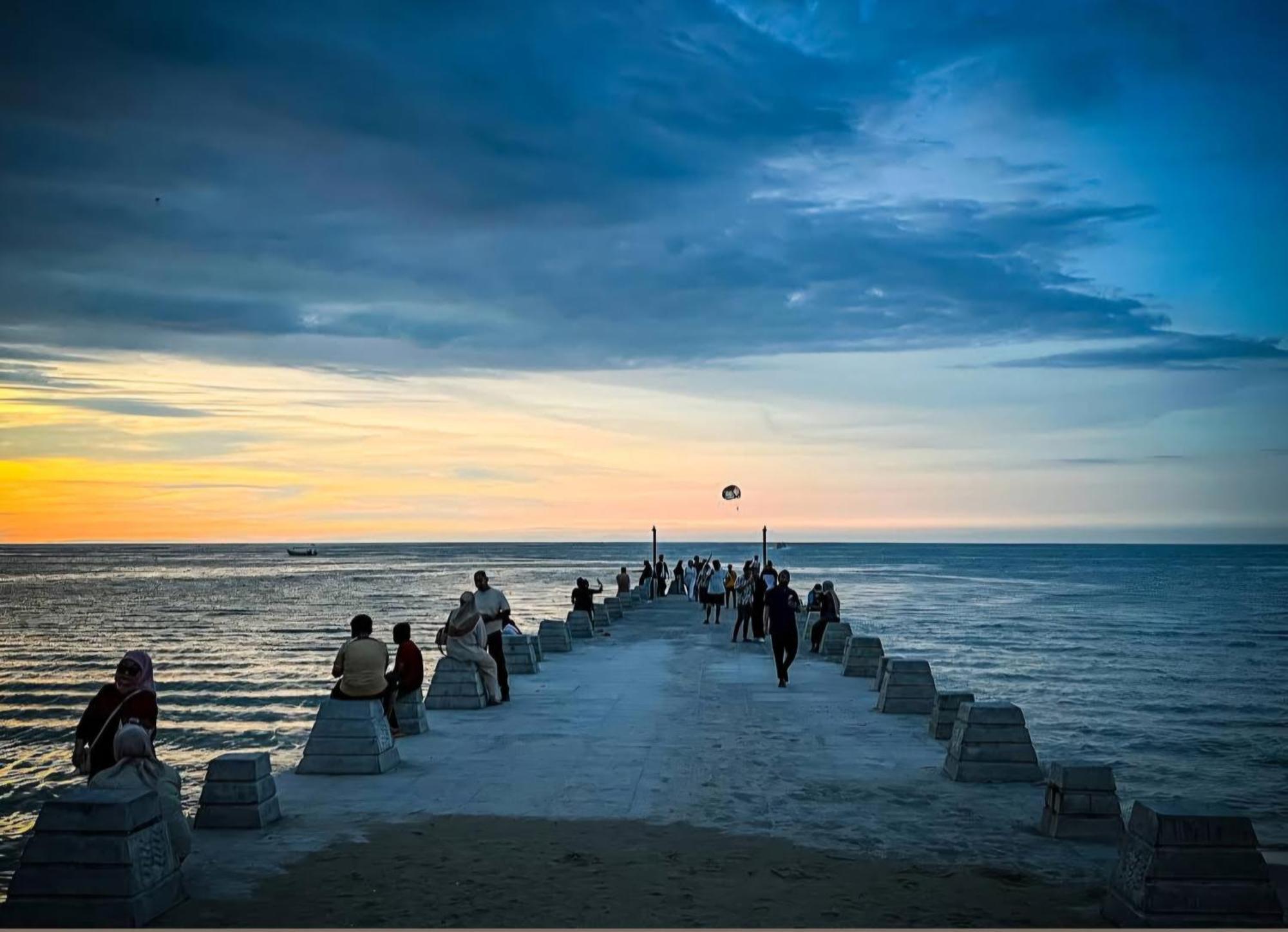 Executives Pantai Seaview Batu Ferringhi 2704 - 2 Bedrooms Exterior foto